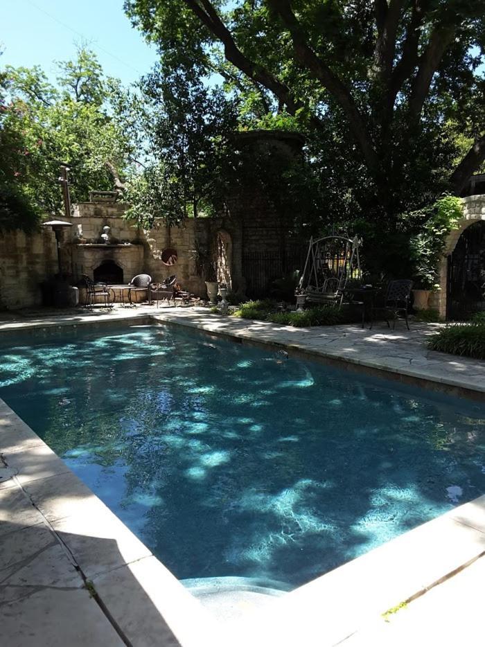 Strickland Arms Bed And Breakfast Austin Exteriör bild