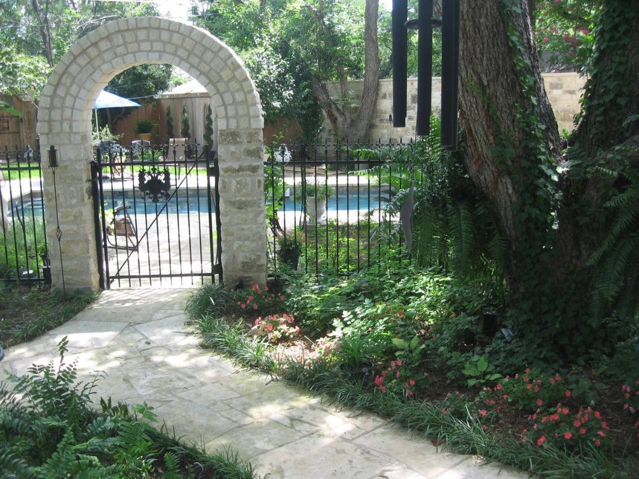 Strickland Arms Bed And Breakfast Austin Exteriör bild