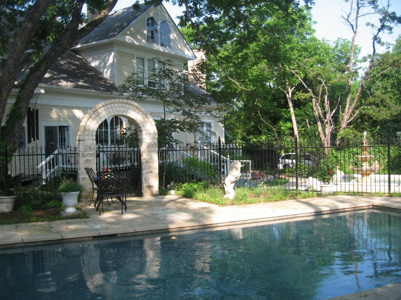 Strickland Arms Bed And Breakfast Austin Exteriör bild